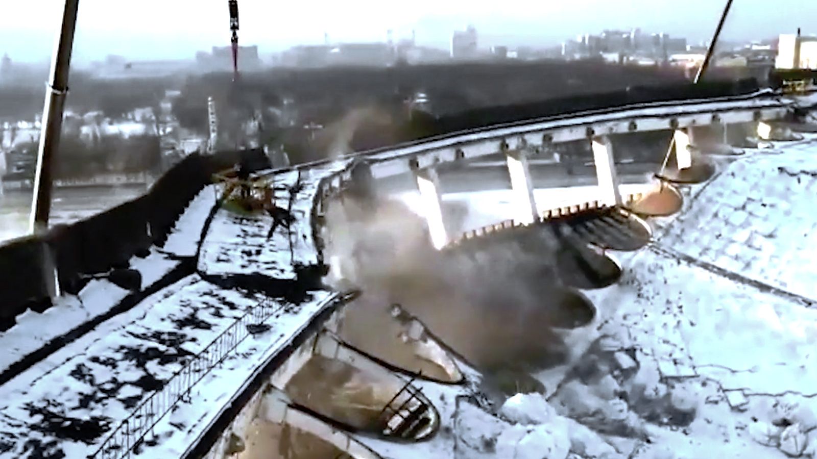 обрушение в санкт петербурге сегодня. скк петербургский рухнул. скк арена санкт-петербург обрушение. скк петербургский снесли. скк петербургский снесли.