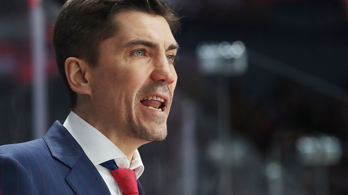 Игорь Никитин получил памятную медаль за 700 матчей в КХЛ