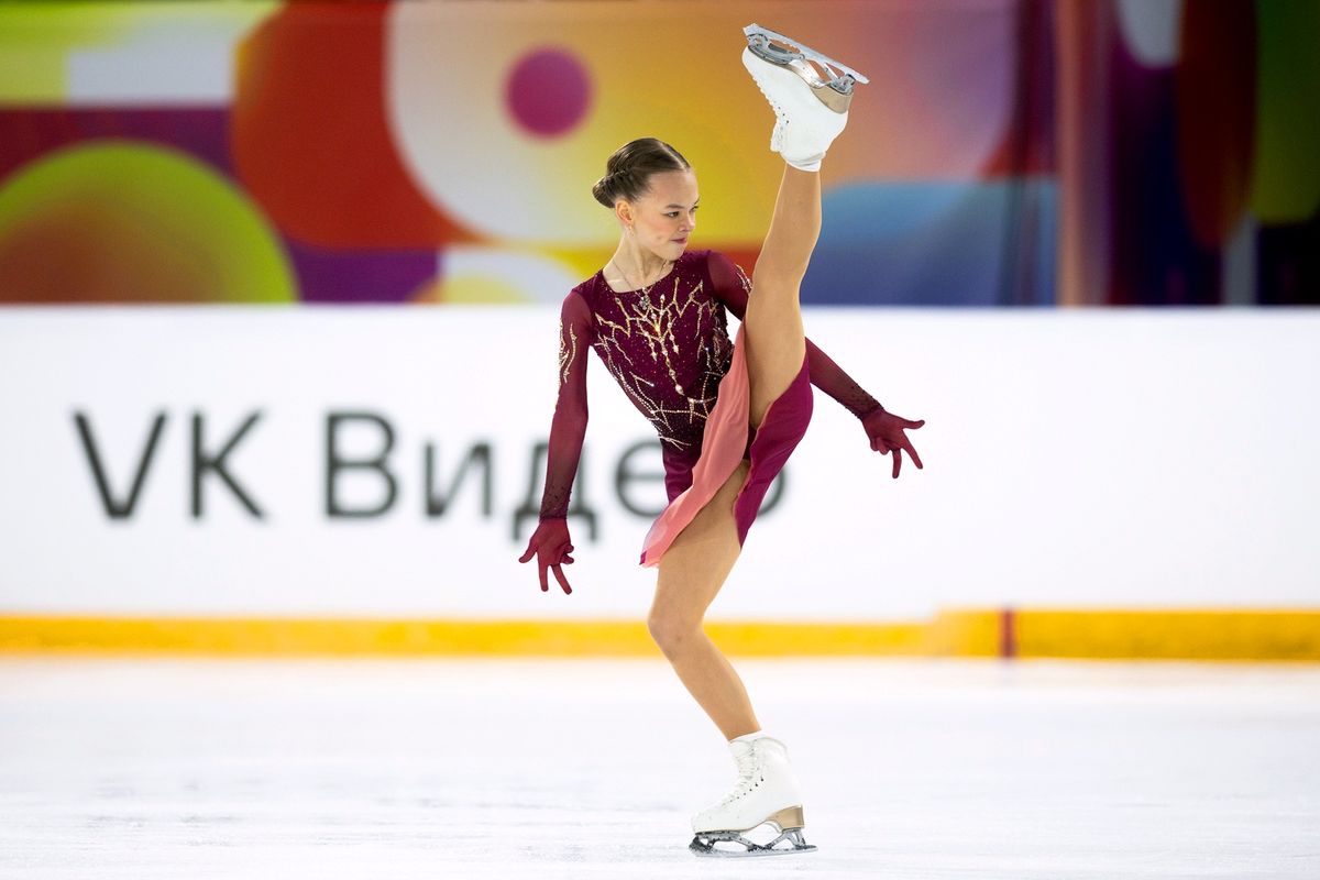 Губки бантиком Щербаковой, синие очки Косторной, Трусова в будоражащем топе. Воссоединение великого трио ТЩК: Фото