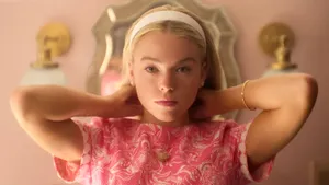 Посмотрела сериал «Сирены» с Джулианной Мур: неплохая семейная драма и социальная сатира, но не без недостатков