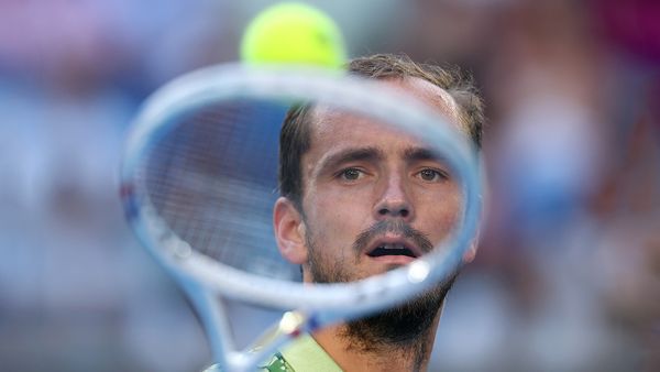 Лучшего игрока России уже год жестко кошмарит один и тот же американец. Медведев позорится и платит деньги