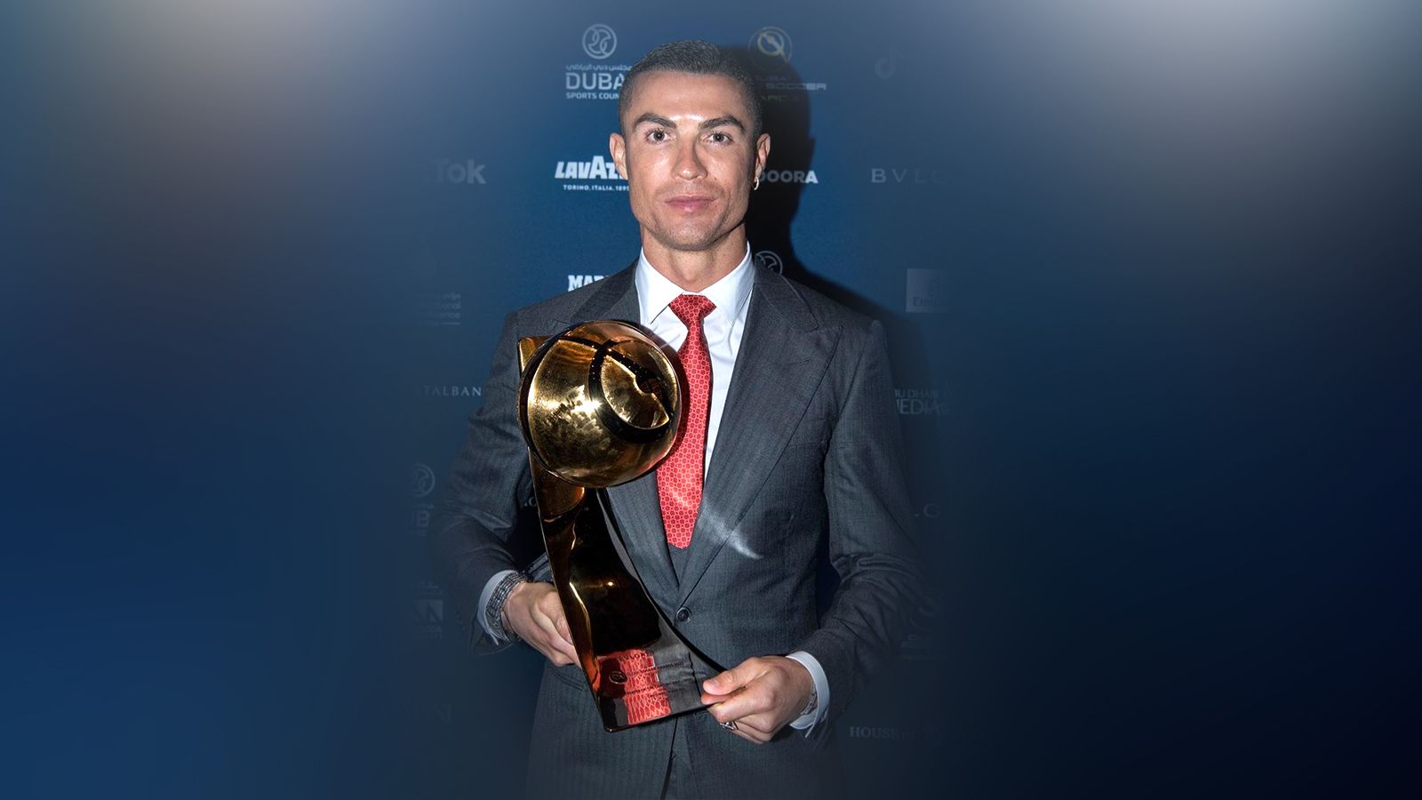 Награды роналдо. Номинация лучший игрок. Messi fifa 2022. Месси золотой мяч 2022. Номинация лучший игрок.