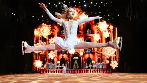 Увидела, как Щербакова падает на лед с двух метров, а Костылева возвращается к Плющенко. Шоу «Спящая красавица»