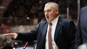 Самая ожидаемая отставка сезона в КХЛ! Отца звезды «Амура» сначала отправили на больничный, а теперь и уволили