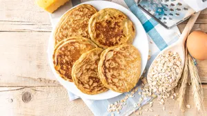 Готовлю овсяноблин с яблоком: полезный и вкусный завтрак получается всего за 10 минут