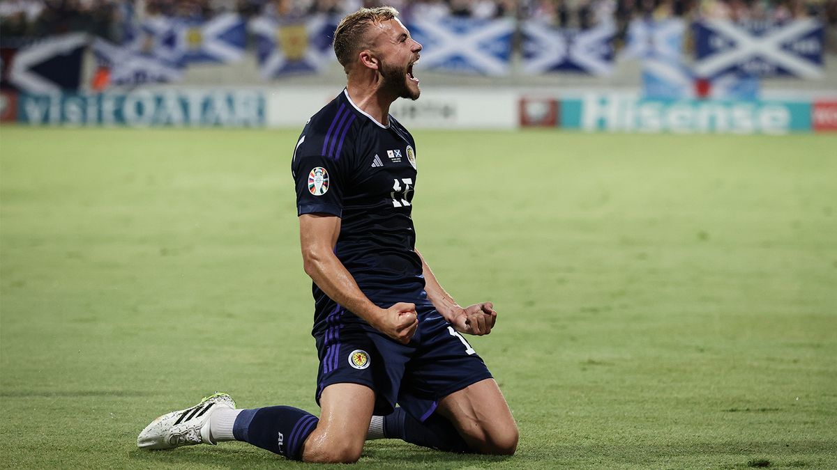 Тренер сборной Шотландии — о выходе на ЧМ: «Это невероятно! У нас фантастическая команда»