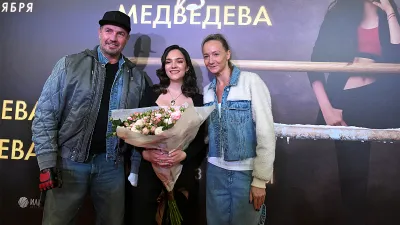 Евгения Медведева, Роман Костомаров, Оксана Домнина