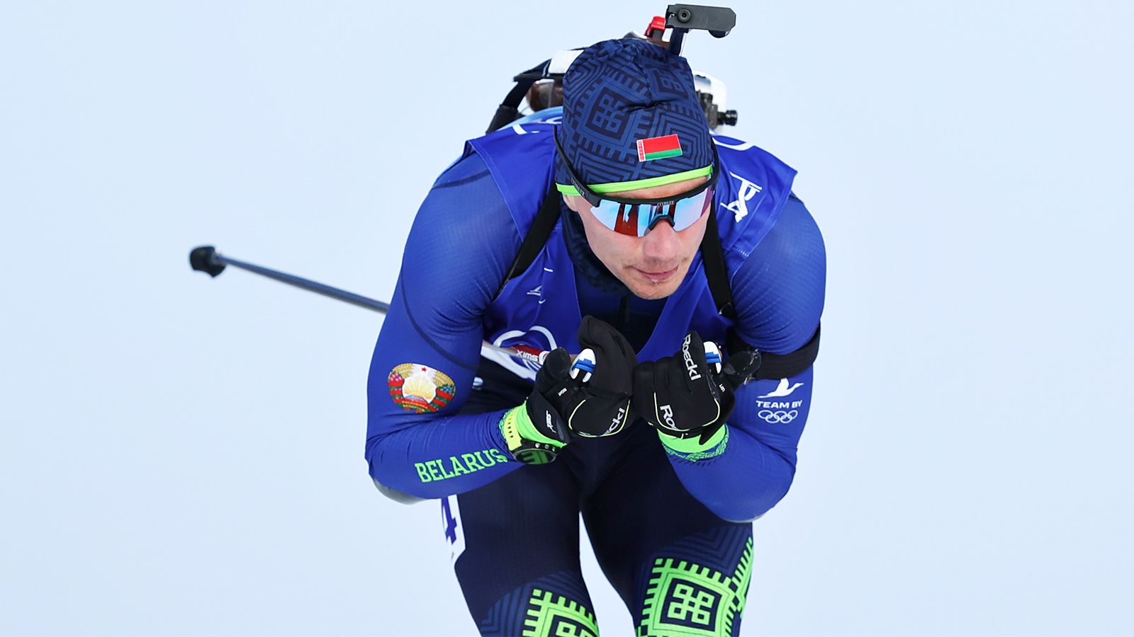 гонка преследования 2022. белоруссия гонка преследования мужчины. антон смольский олимпиада 2022 динара алимбекова. смольский антон биатлон и динара алимбекова. анто́н андре́евич смо́льский.