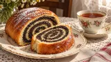 Этот рулет из СССР был хитом любого чаепития: как приготовить «Маковый»