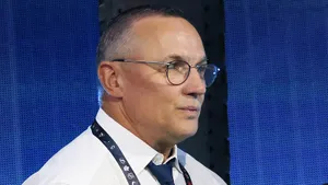 Любит русских, но не смог сделать Город моторов снова великим. Айзерман уволен из «Детройта»