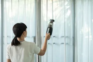 Стираю шторы, не снимая с карниза: простой способ экономит силы и время уже несколько нет