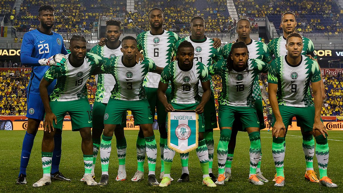 Самолет сборной Нигерии совершил аварийную посадку спустя 25 минут после взлета