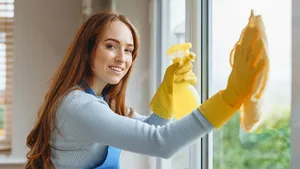 Больше не мою окна после дождя: намыливаю специальным раствором — результата хватает на сезон