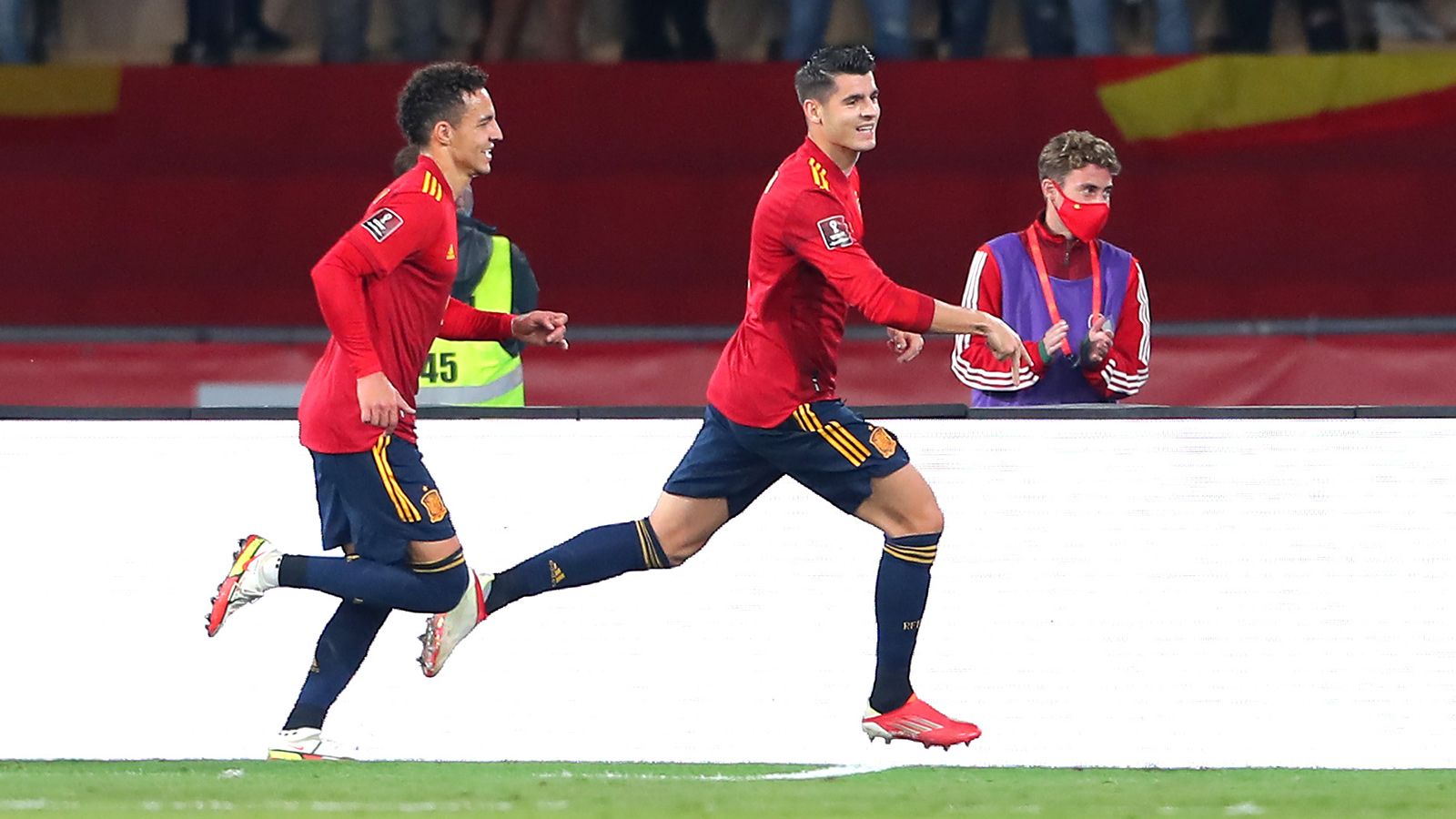 Испания португалия. Испания принимает. Мората испания чм 2022. Альваро мората чм 2022. Франциско франко испания.