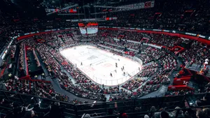 Здесь хоккей — это жизнь! Как празднуют 75-летие омского хоккея: современная арена, выставка и даже гоночный болид