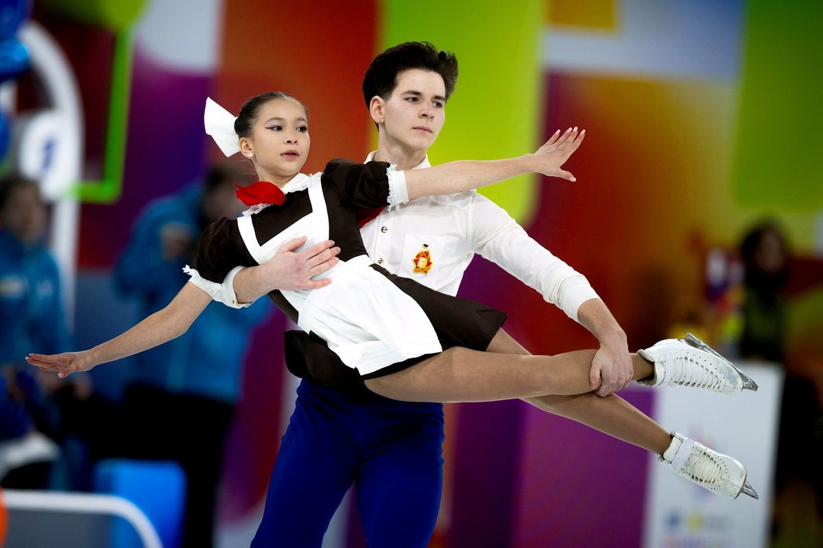 Губки бантиком Щербаковой, синие очки Косторной, Трусова в будоражащем топе. Воссоединение великого трио ТЩК: Фото