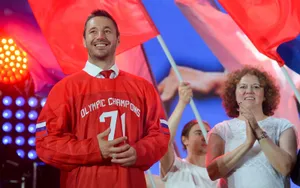 Собери хоккейную пятерку из легенд, выиграй «Плей-офф» и получи бонусы! Интереснейший квест от Winline