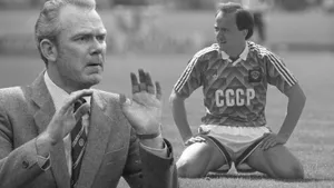 Великий Лобановский пошутил над легендарным футболистом СССР — тот пригрозил: «Сейчас к вам зайдет моя жена»