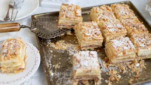 Готовлю домашний торт «Наполеон» из лаваша и пудинга: занимает 10 минут — получается мягким и пропитанным