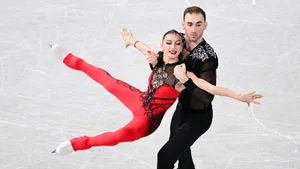 Фигуристов русского тренера нагло прижали в Японии. Чемпионам мира простили грубые ошибки