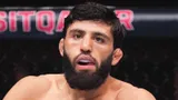 Главе UFC пришлось вмешаться во время напряженной битвы взглядов Царукяна и Руффи