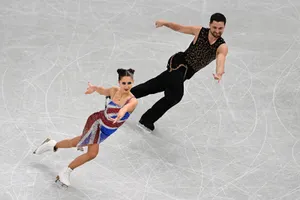 Суперзвезду фигурки не спасает фирменный вог — американцев ставят выше. Дикая интрига в финале Гран-при