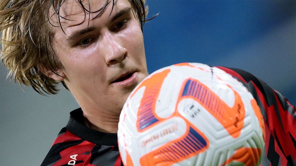 18-летний Пестряков оформил дубль за две минуты в матче «Акрон» — «Сочи»