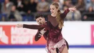 Заслуженные русские фигуристы побеждают с отрывом в 27 баллов. Они этому искренне радуются