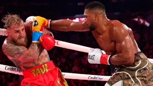 Энтони Джошуа догнал и нокаутировал Джейка Пола! Как это было