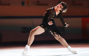 Прыгнувший 7 четверных Илья Малинин упал с тройного, а ученик русского тренера шокировал трюком с юной звездой