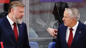 Чемпион начинает чистку — уже уволен помощник Хартли! Что происходит в «Локомотиве»?