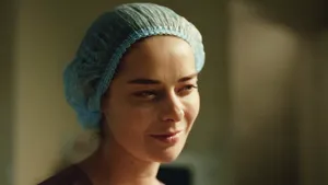 Посмотрела премьеру сериала «Дыши» про акушерку, которую обвиняют в халатности: один из лучших проектов года!