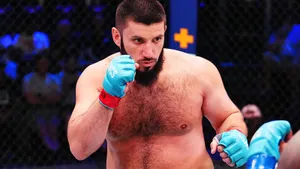 Чемпион из Дагестана прикончит топа в дебюте в UFC. Прогноз на Кертис Блейдс — Ризван Куниев