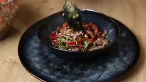 Аналога этого блюда из ресторанов СССР не найти во всем мире: рецепт знаменитого сытного салата