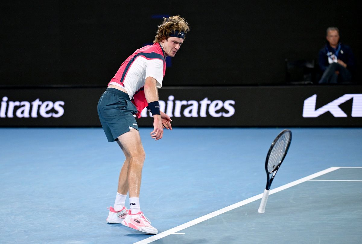 Рублев разбил ракетку во время матча на турнире в Вене