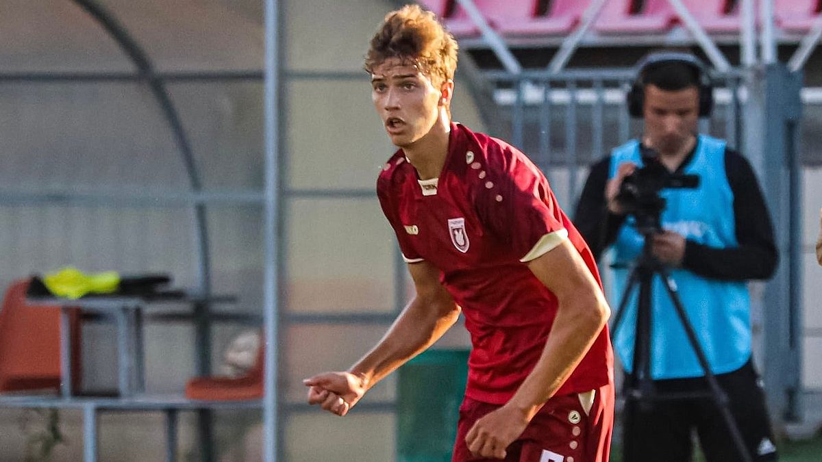 «Он получал 30 тысяч рублей. Я слышал: «Да кто за него миллион заплатит?» Директор «Рубина» — о продлении Рожкова