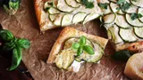 Готовлю вкусную пиццу из кабачков, когда оладьи надоели: теперь не отказываюсь, когда соседи отдают урожай