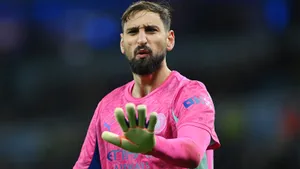 Наглость Доннаруммы всех достала — в футболе пора запретить эту уловку