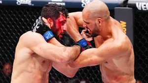 Двухметровый гигант избил первого осетина в UFC. Бекоев мощно начал карьеру в лиге, но сегодня впервые уступил