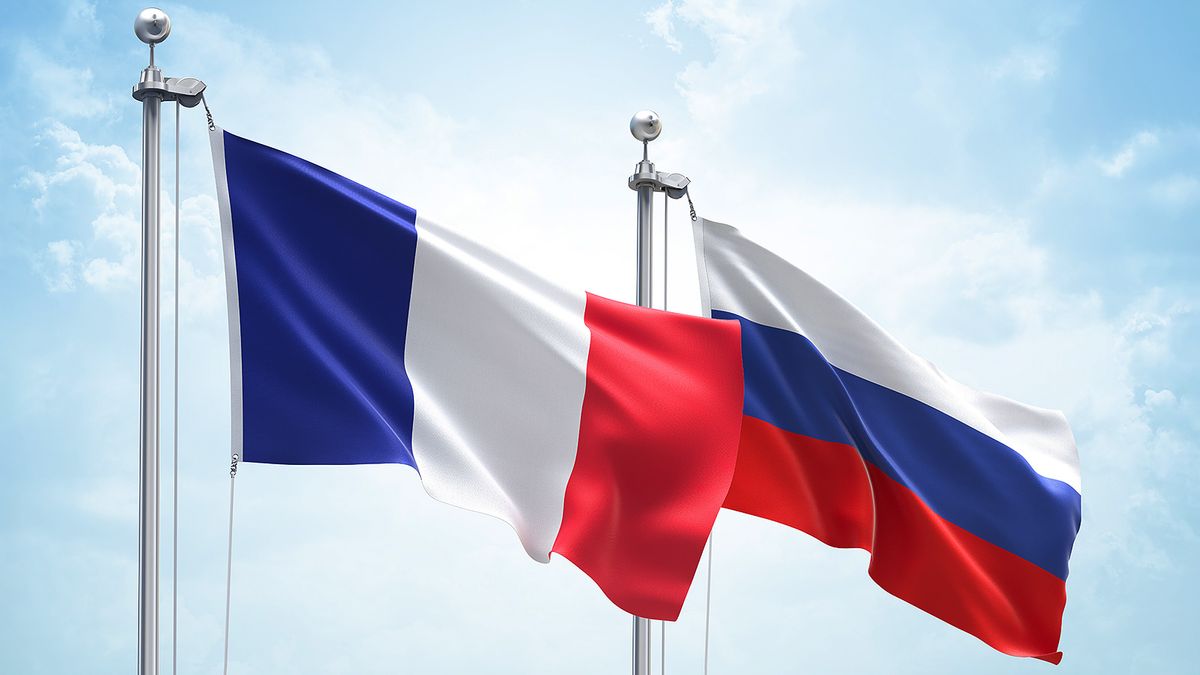 Во Франции ужесточили санкции против россиян. С дискриминацией в Париже столкнулась девушка футболиста «Динамо»