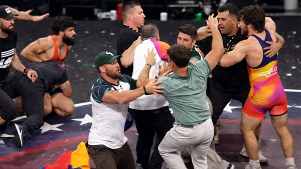 Царукян устроил массовую драку прямо на борцовском ковре. Теперь проблем с UFC может быть еще больше
