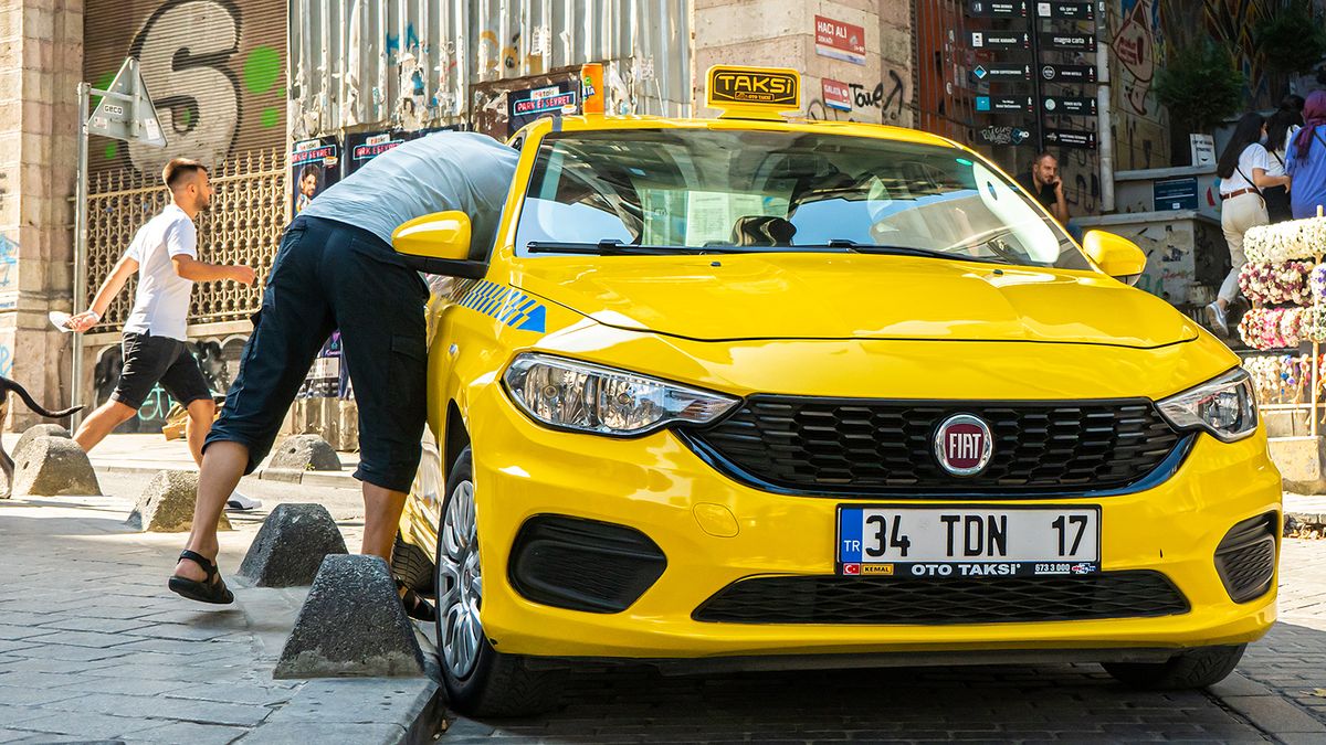 «Я отказался платить: «Забудь про деньги!» Таксист угрожал полицией». Футболист Кагерманов — о Стамбуле