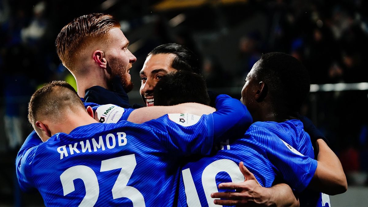 Игроки «Факела» навестили пациентов детской больницы в Воронеже