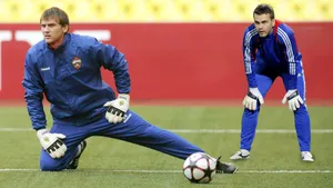 Герой России на Евро отыграл турнир с порванными «крестами»: травма не помешала вратарю затащить в финале