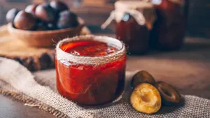 Готовлю варенье из слив на зиму: проверенный рецепт с насыщенным вкусом и без косточек