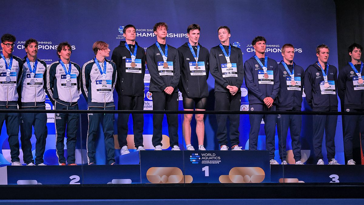 Русские парни снесли рекорд, возглавляют медальный зачет и бурно празднуют. Наши зажигают в бассейне Румынии