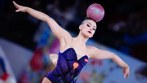 Лала Крамаренко вернулась в гимнастику и отбирается на чемпионат России. Пока она сильно отстает от соперниц 