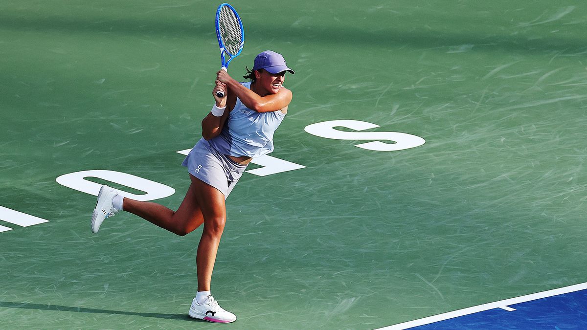 Швентек разгромила Боузкову во 2-м круге турнира WTA 1000 в Ухане