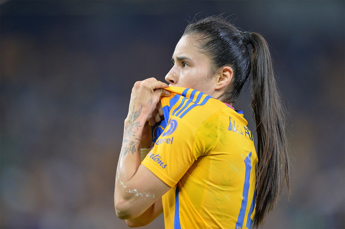 Мексиканская футболистка Овалье получила награду ФИФА за лучший гол 2025 года