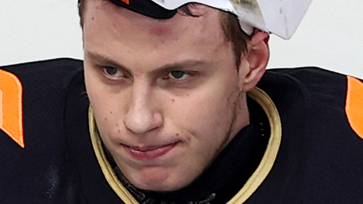 Российский вратарь АХЛ дисквалифицирован за допинг на 20 матчей